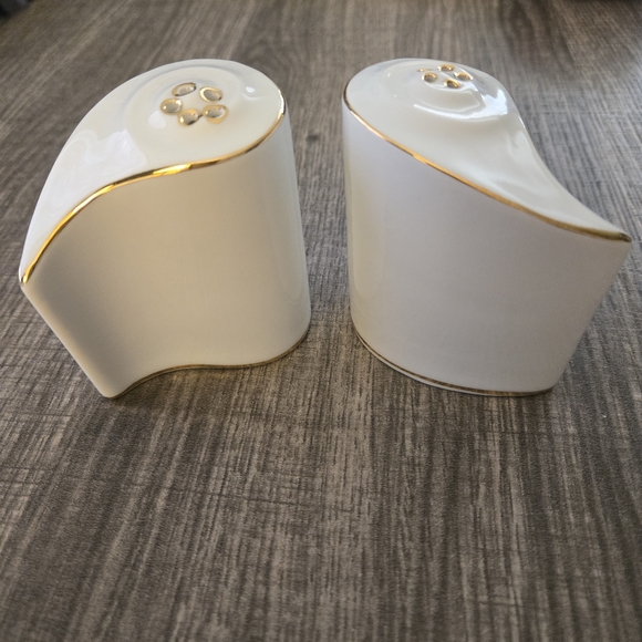 Porcelain Salt and Pepper Shakers White and Gold Color Olympic Porcelain - Picture 4 of 8